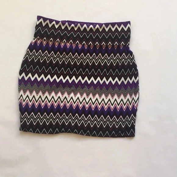 Lily Rose chevron mini skirt size small - Picture 1 of 3